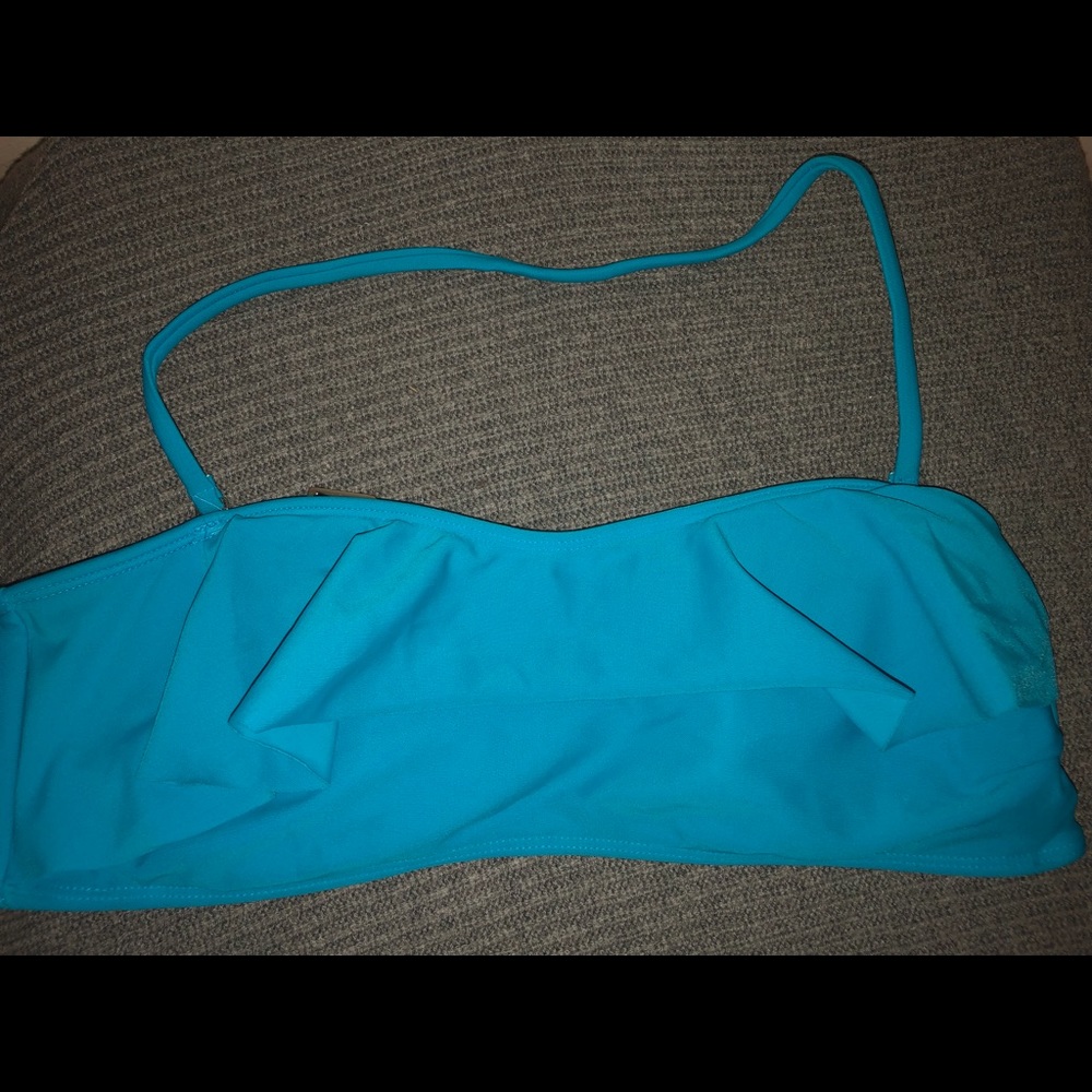 Blue bikini top with removable strap